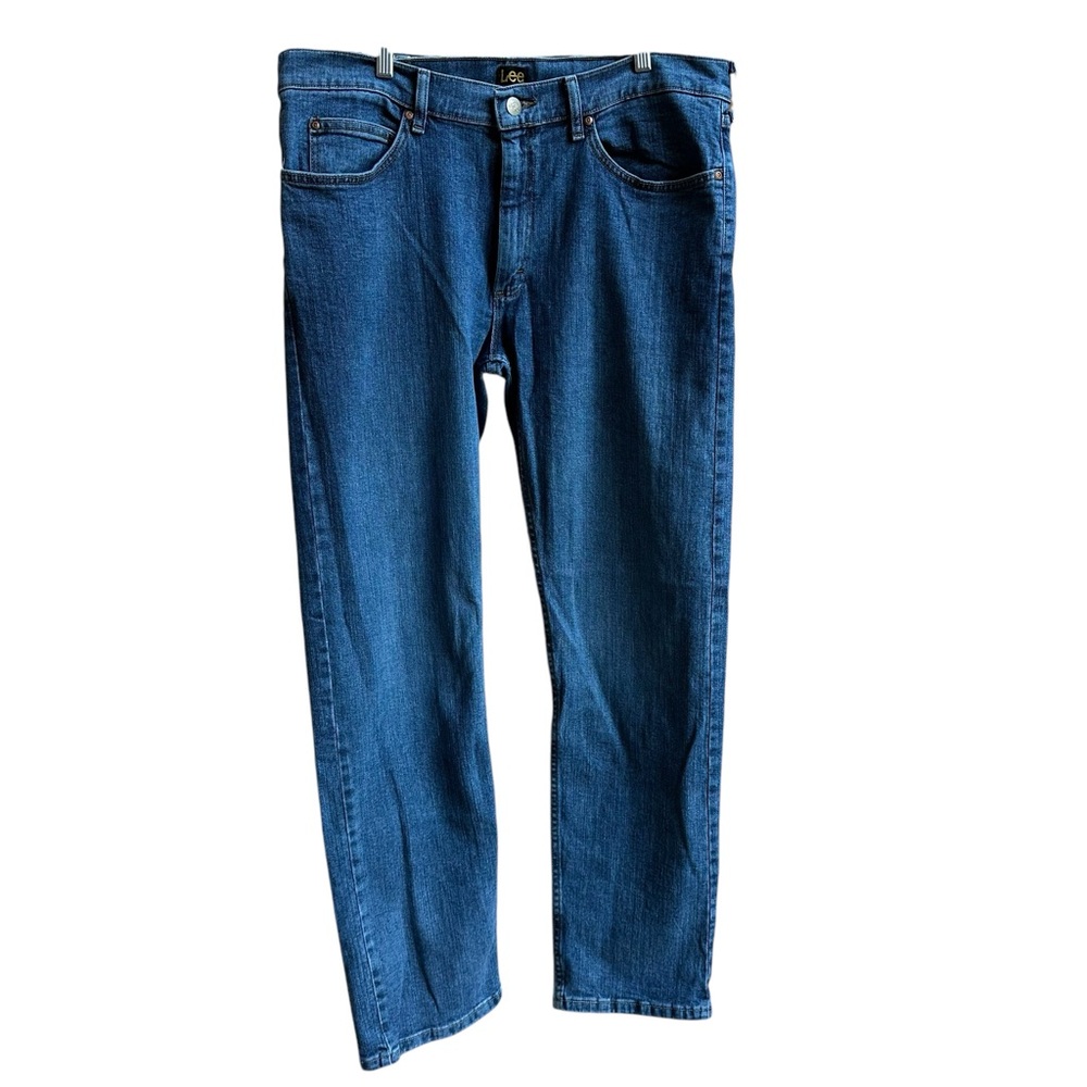 Lee men’s 36x34 Extreme Motion straight fit tapered leg med. wash jeans. Worn 5x